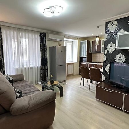 Apartment On Nauki Avenue 102 Dnipro Esterno foto