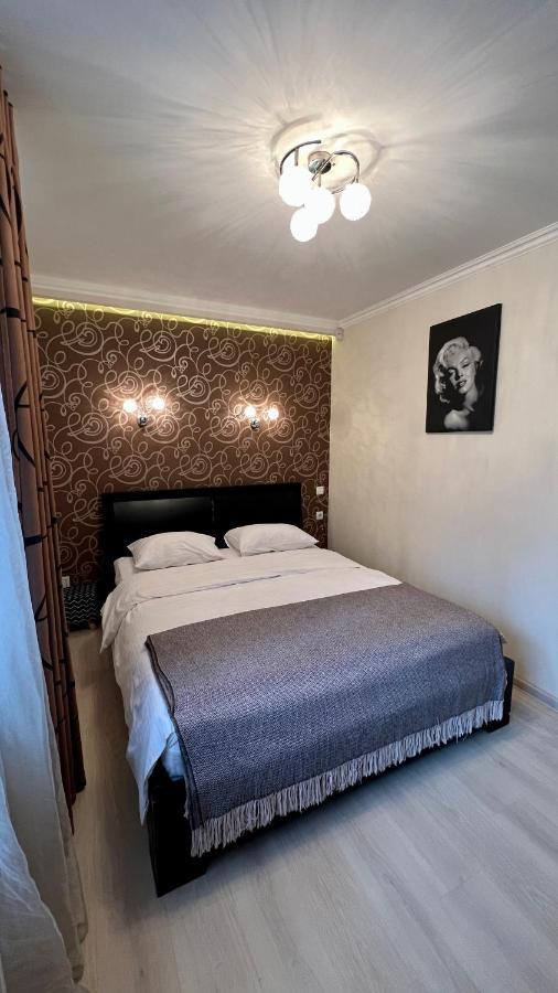 Apartment On Nauki Avenue 102 Dnipro Esterno foto